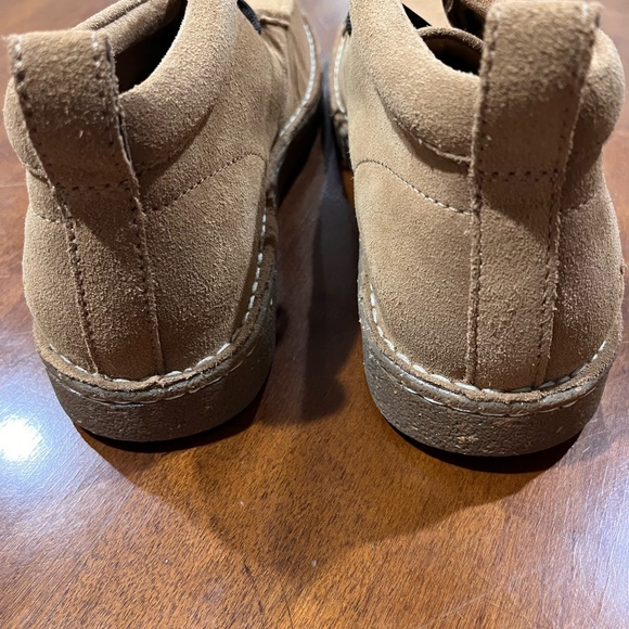 NEW ARIAT CLEAN COUNTRY SUEDE LEATHER SHOES (worn twice) - Picture 5 of 6